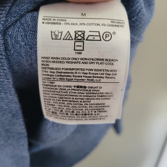 Banana Republic Men's V-Neck Silk Cotton Cashmere Powder Blue Sweater. Size M - Picture 5 of 5